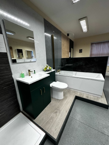 Bathroom Showroom showing sink, toilet and bath